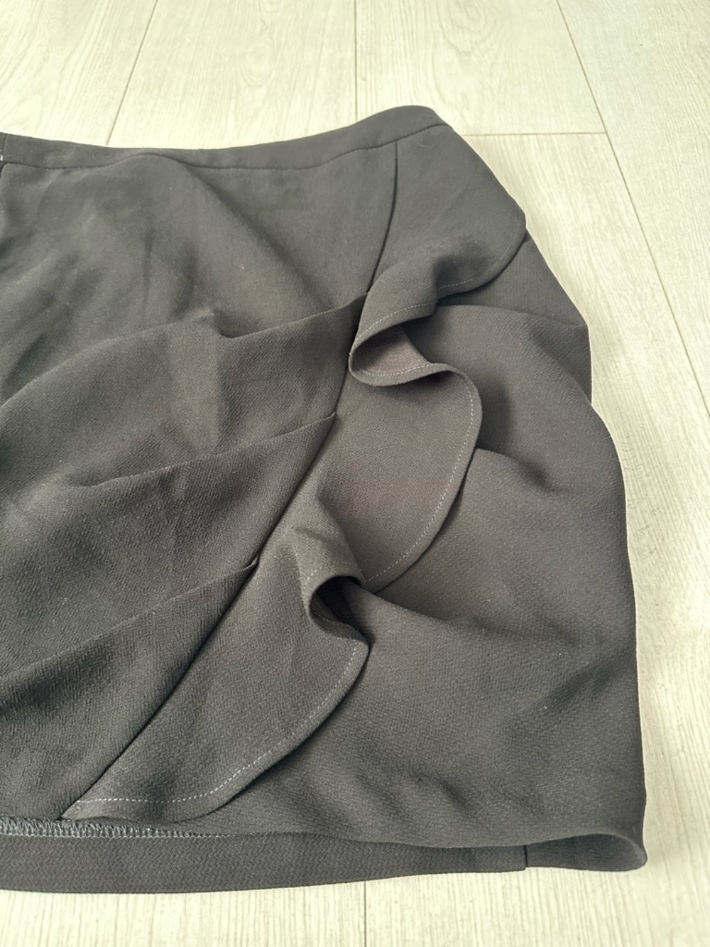 BCBGeneration ruffle skirt- black - Picture 3 of 5